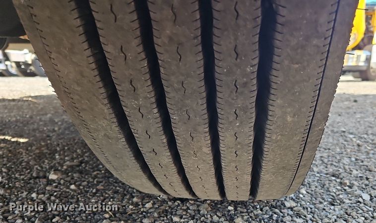 image for item OK9802 2019 Kenworth  T680 semi truck