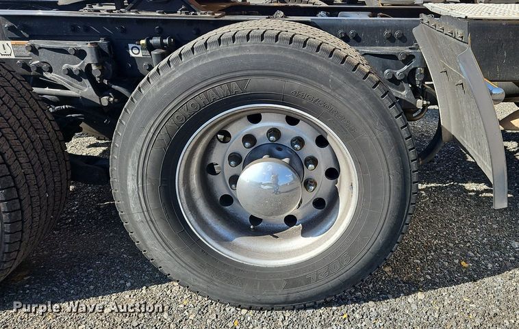 image for item OK9802 2019 Kenworth  T680 semi truck