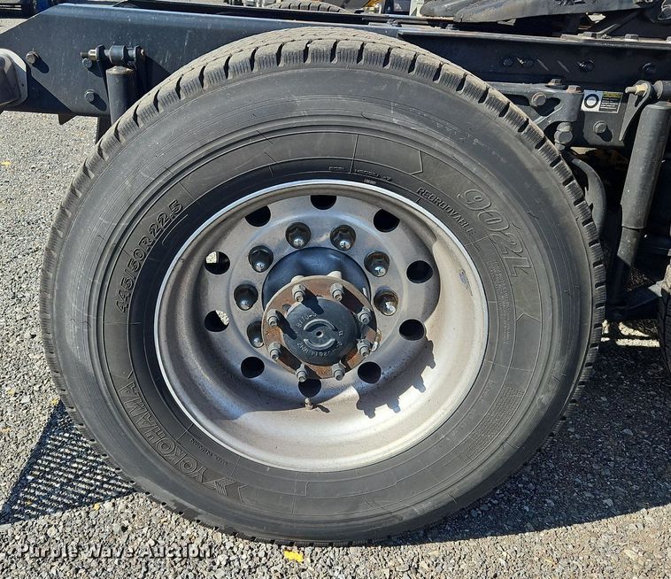 image for item OK9802 2019 Kenworth  T680 semi truck