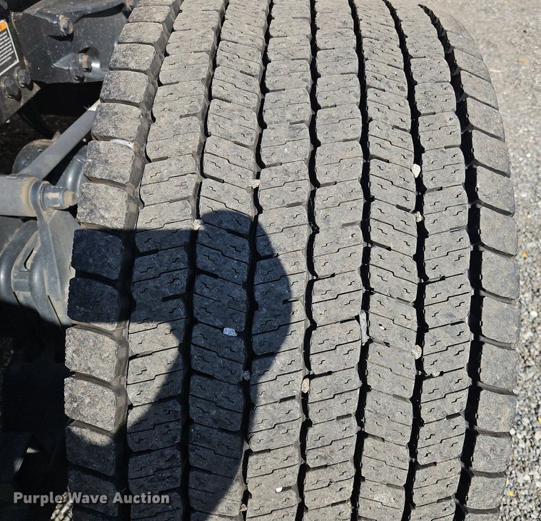 image for item OK9802 2019 Kenworth  T680 semi truck