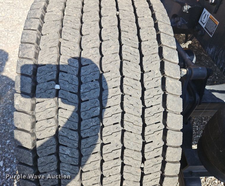 image for item OK9802 2019 Kenworth  T680 semi truck