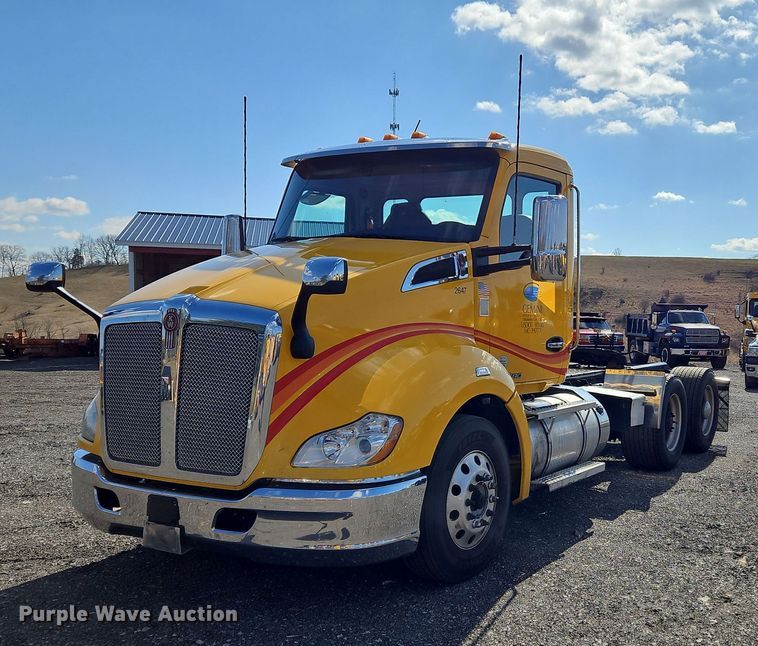 image for item OK9803 2020 Kenworth  T680 semi truck