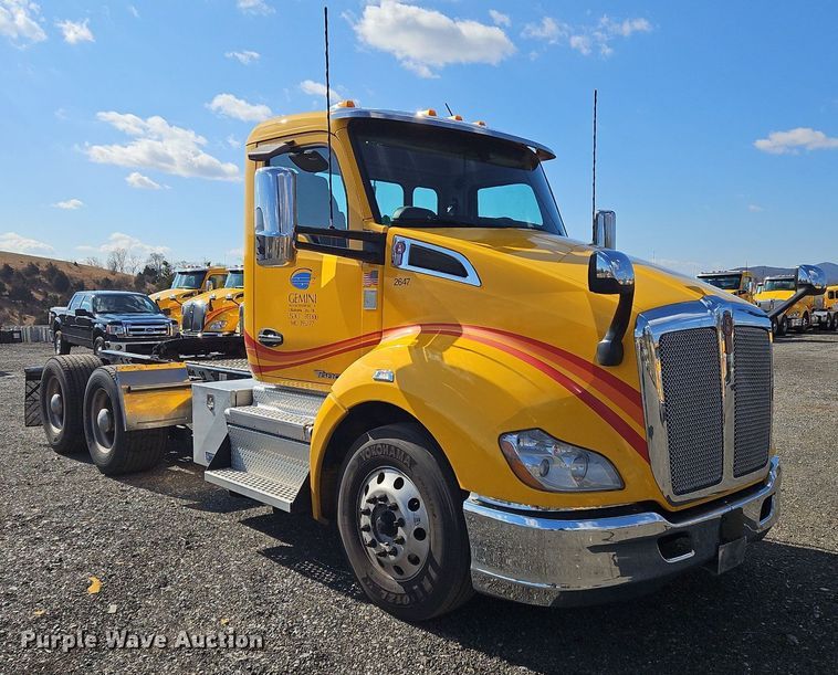 image for item OK9803 2020 Kenworth  T680 semi truck