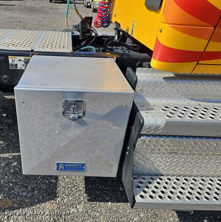 image for item OK9803 2020 Kenworth  T680 semi truck