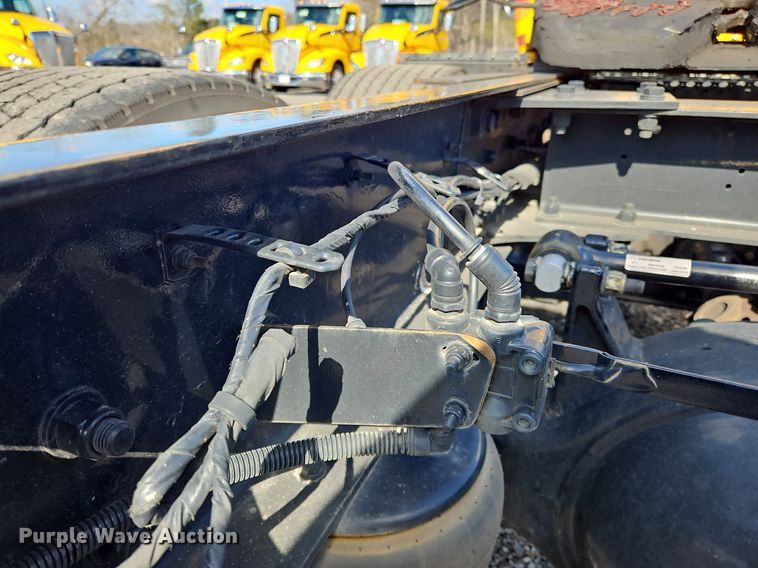 image for item OK9803 2020 Kenworth  T680 semi truck