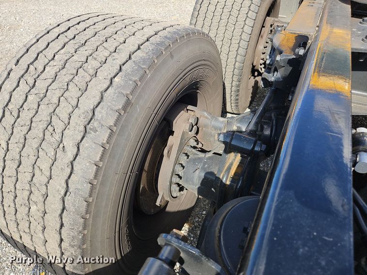 image for item OK9803 2020 Kenworth  T680 semi truck