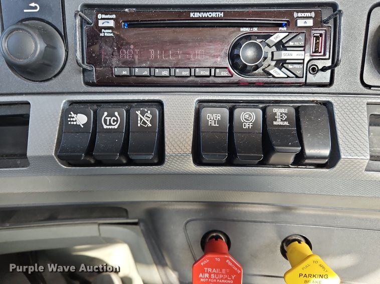 image for item OK9803 2020 Kenworth  T680 semi truck