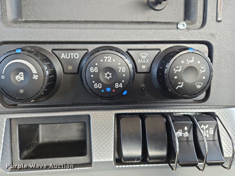 image for item OK9803 2020 Kenworth  T680 semi truck