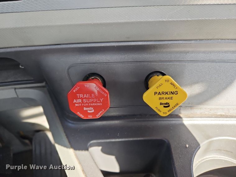 image for item OK9803 2020 Kenworth  T680 semi truck