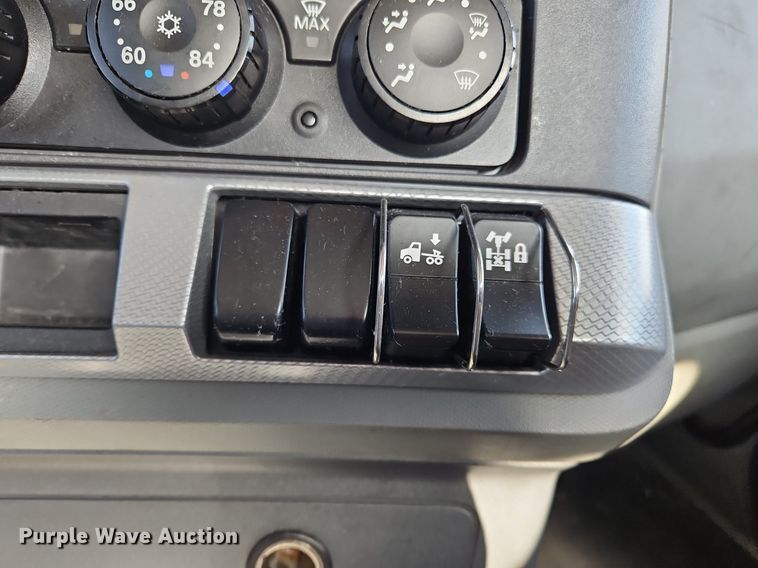 image for item OK9803 2020 Kenworth  T680 semi truck