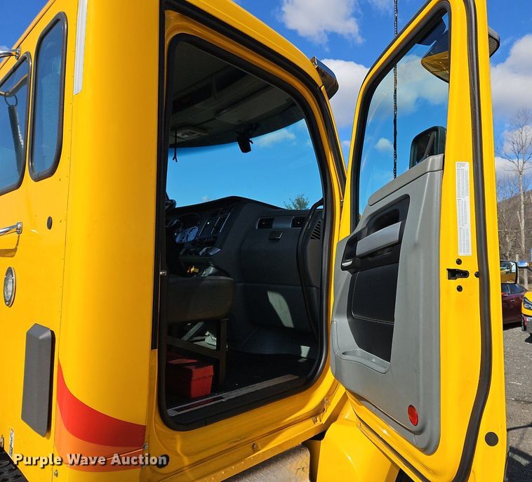 image for item OK9803 2020 Kenworth  T680 semi truck