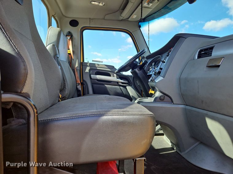 image for item OK9803 2020 Kenworth  T680 semi truck