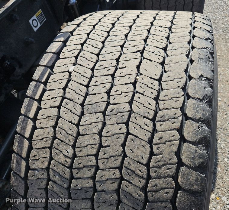 image for item OK9803 2020 Kenworth  T680 semi truck