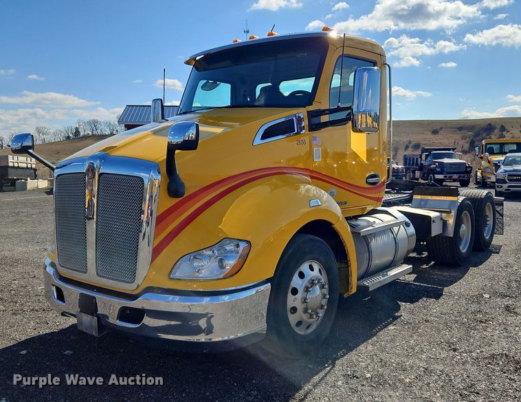 image for item OK9804 2020 Kenworth  T680 semi truck