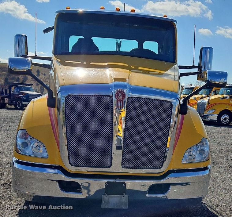 image for item OK9804 2020 Kenworth  T680 semi truck