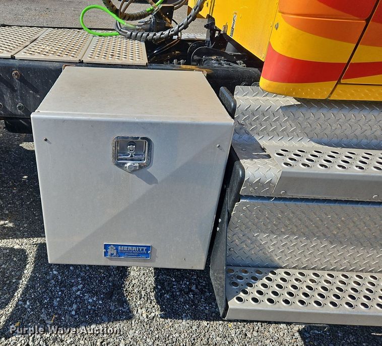 image for item OK9804 2020 Kenworth  T680 semi truck