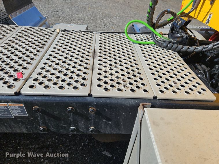 image for item OK9804 2020 Kenworth  T680 semi truck