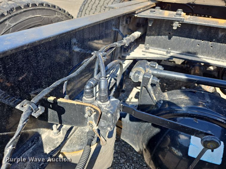 image for item OK9804 2020 Kenworth  T680 semi truck