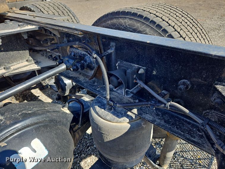 image for item OK9804 2020 Kenworth  T680 semi truck