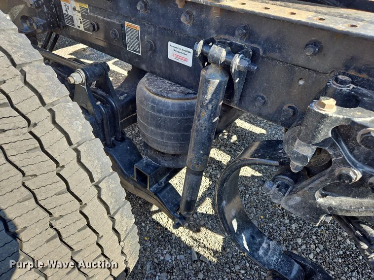 image for item OK9804 2020 Kenworth  T680 semi truck