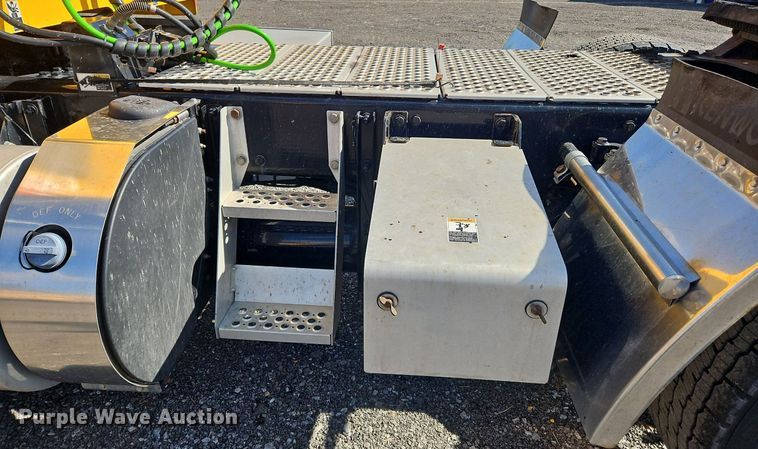 image for item OK9804 2020 Kenworth  T680 semi truck