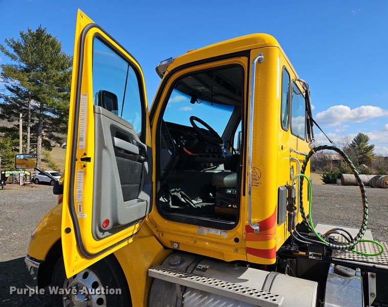 image for item OK9804 2020 Kenworth  T680 semi truck