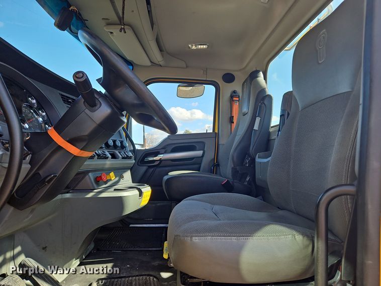 image for item OK9804 2020 Kenworth  T680 semi truck