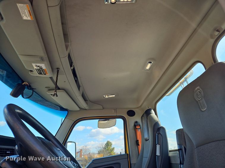 image for item OK9804 2020 Kenworth  T680 semi truck