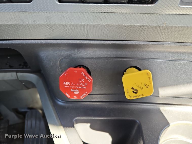 image for item OK9804 2020 Kenworth  T680 semi truck