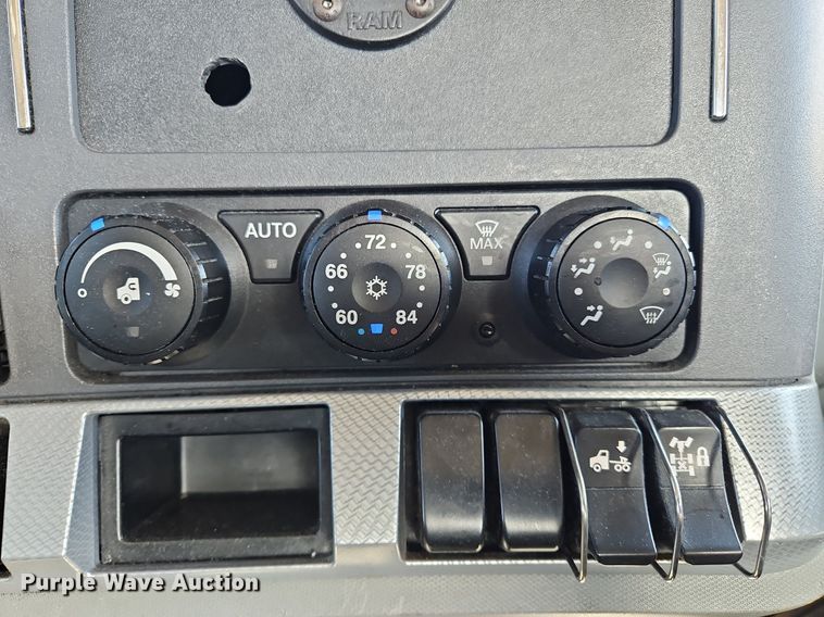 image for item OK9804 2020 Kenworth  T680 semi truck