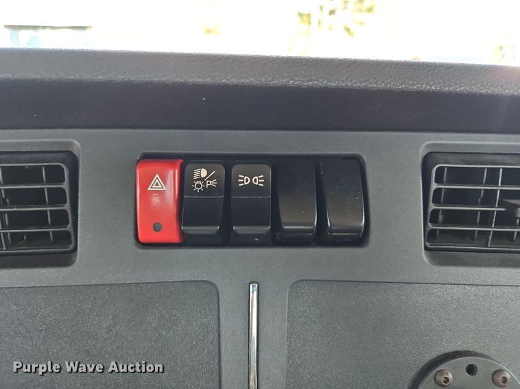 image for item OK9804 2020 Kenworth  T680 semi truck