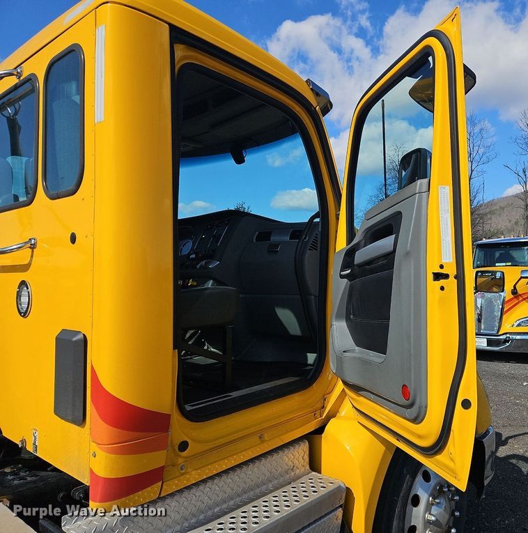 image for item OK9804 2020 Kenworth  T680 semi truck