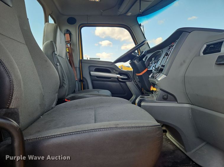 image for item OK9804 2020 Kenworth  T680 semi truck