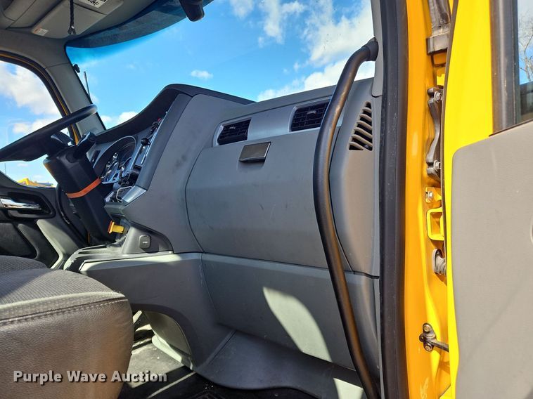 image for item OK9804 2020 Kenworth  T680 semi truck