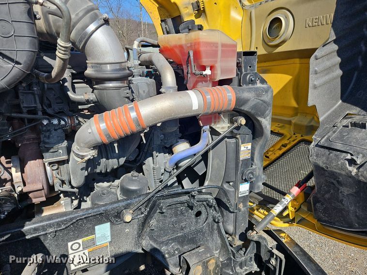 image for item OK9804 2020 Kenworth  T680 semi truck