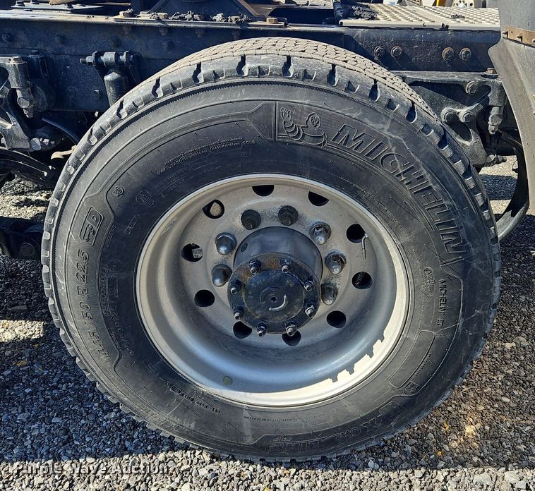 image for item OK9804 2020 Kenworth  T680 semi truck