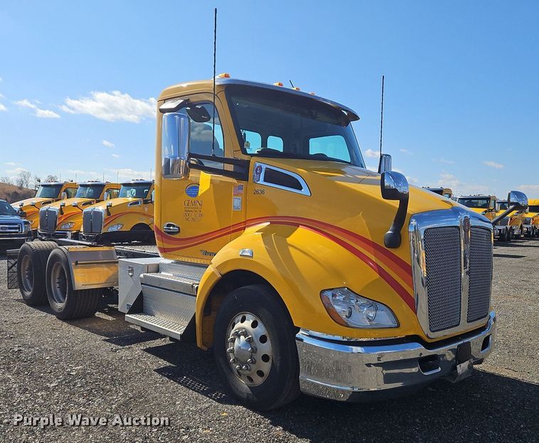 image for item OK9805 2020 Kenworth  T680 semi truck