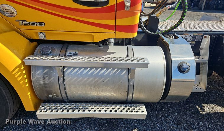 image for item OK9805 2020 Kenworth  T680 semi truck