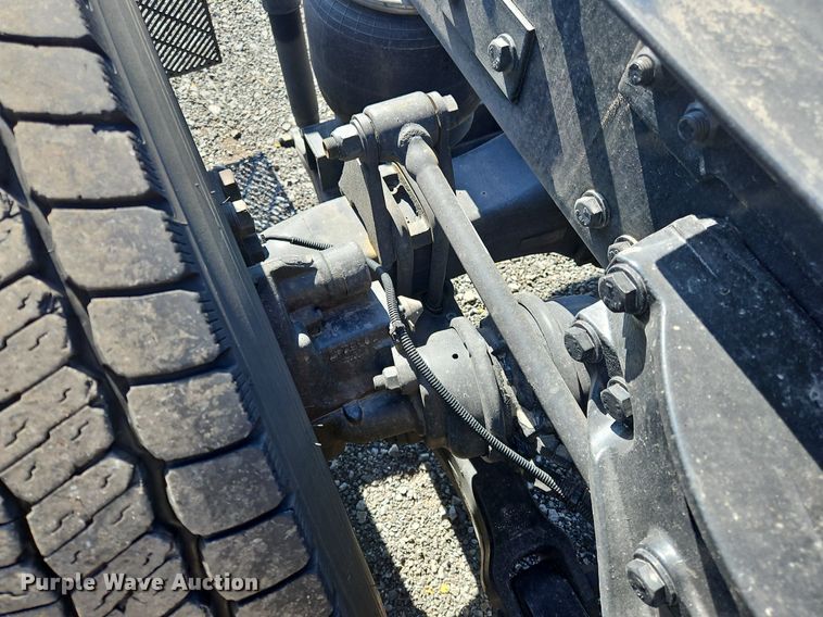 image for item OK9805 2020 Kenworth  T680 semi truck