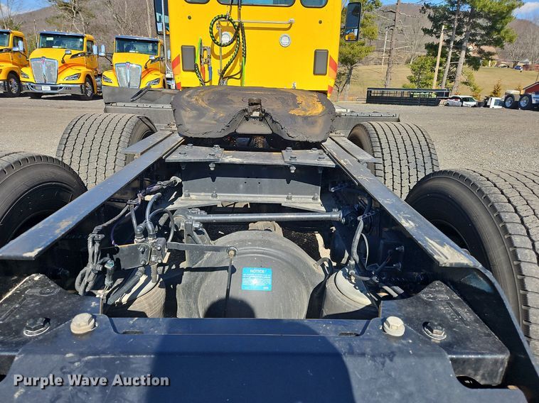 image for item OK9805 2020 Kenworth  T680 semi truck