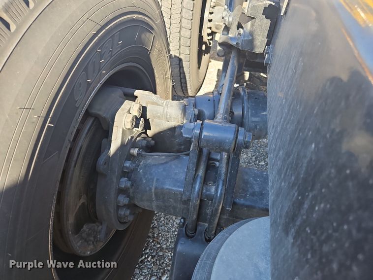 image for item OK9805 2020 Kenworth  T680 semi truck