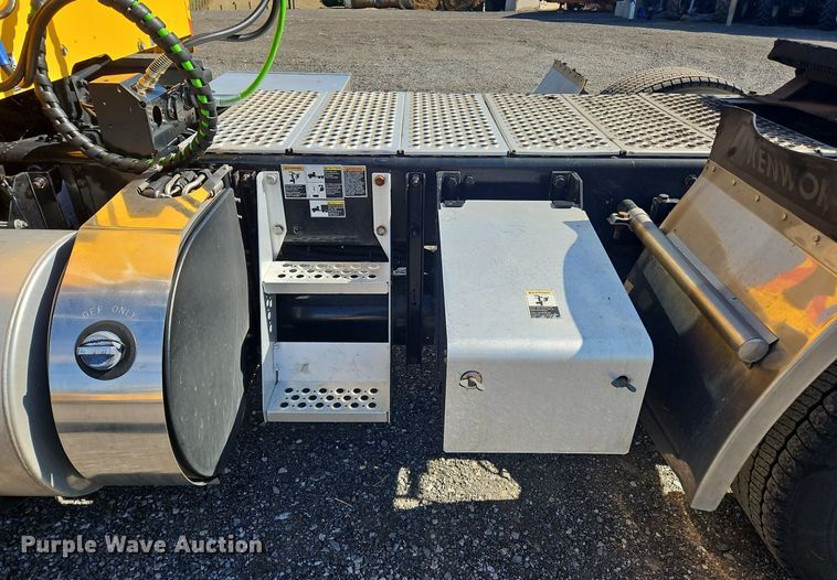 image for item OK9805 2020 Kenworth  T680 semi truck