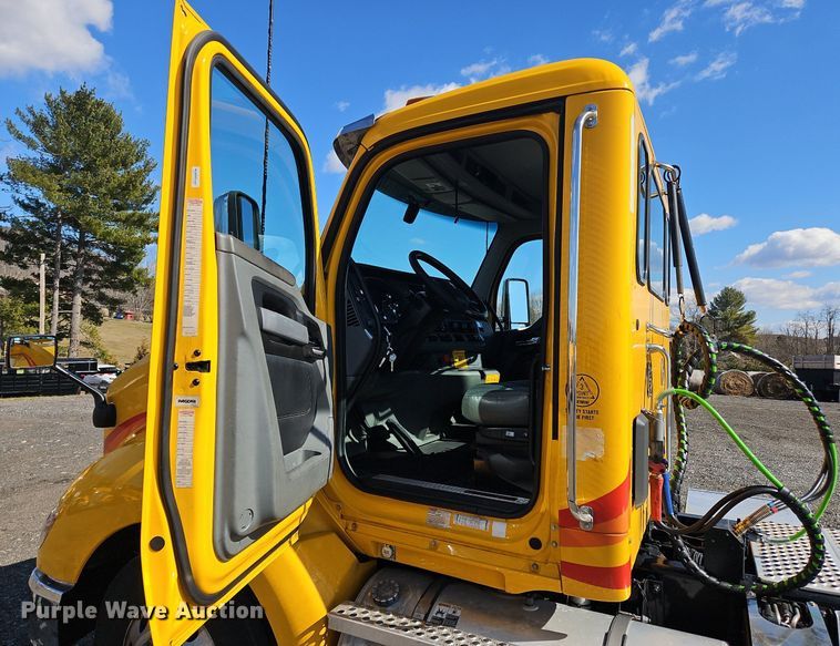 image for item OK9805 2020 Kenworth  T680 semi truck