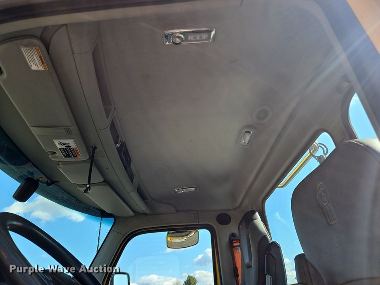 image for item OK9805 2020 Kenworth  T680 semi truck