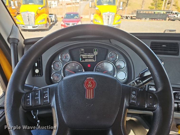 image for item OK9805 2020 Kenworth  T680 semi truck