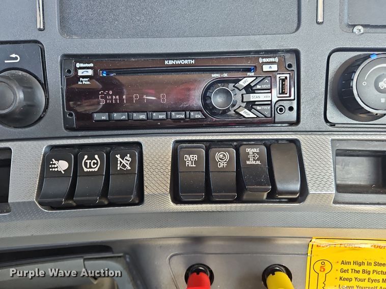 image for item OK9805 2020 Kenworth  T680 semi truck