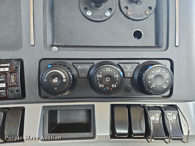 image for item OK9805 2020 Kenworth  T680 semi truck