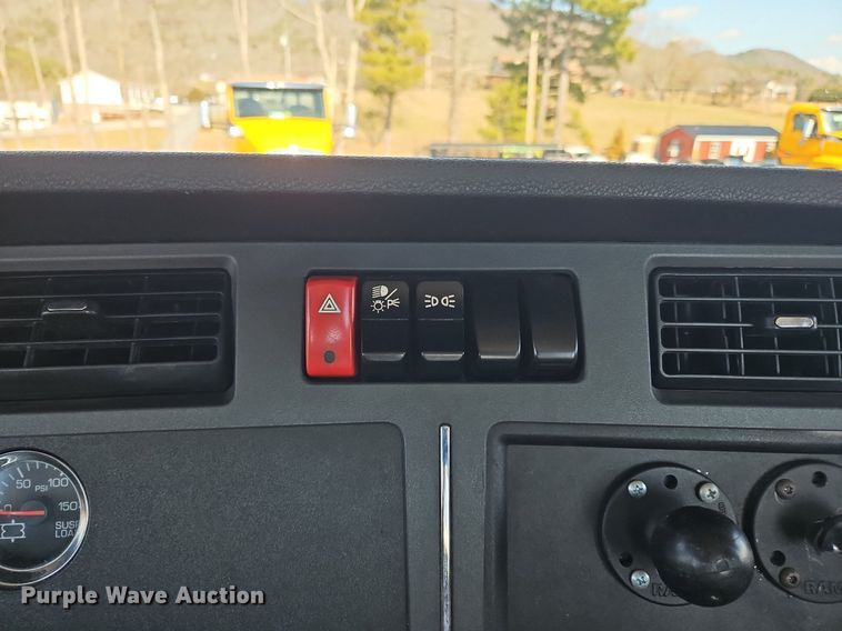 image for item OK9805 2020 Kenworth  T680 semi truck