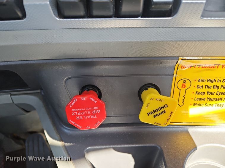 image for item OK9805 2020 Kenworth  T680 semi truck