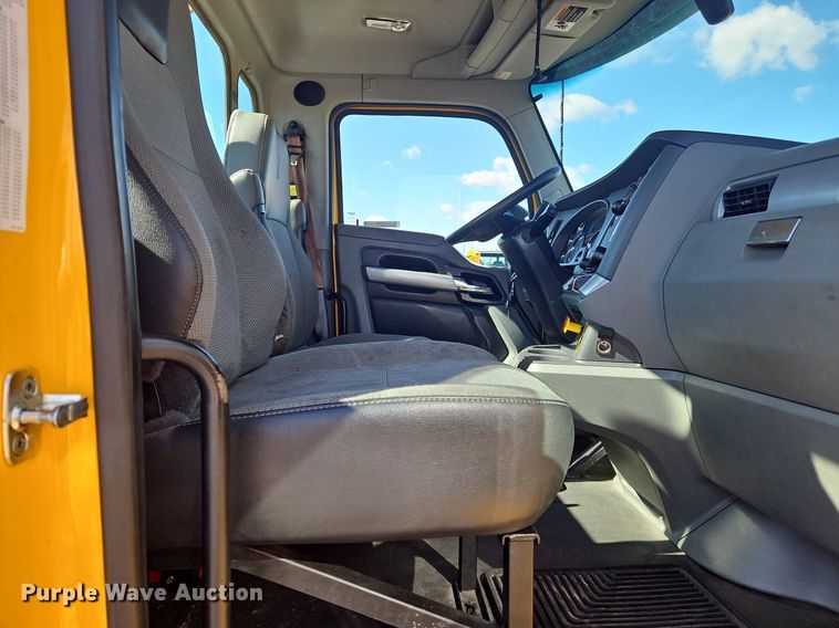 image for item OK9805 2020 Kenworth  T680 semi truck